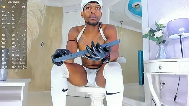 Snapshot of RicoBrown777_ chatting on 12-03-25, 04:13 RicoBrown777 online show from 12-03-25, 04:13