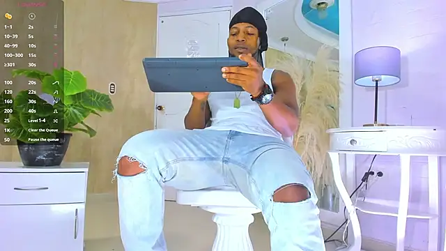 Snapshot of RicoBrown777_ chatting on 06-09-26, 04:02 RicoBrown777 online show from 06-09-26, 04:02
