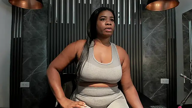 SaraiEvans online show from 10-28-25, 03:29