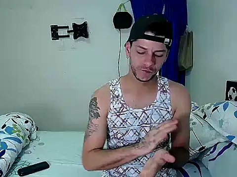 Snapshot of dirty_boy_horny chatting on 11-17-25, 09:08 dirty boy horny online show from 11-17-25, 09:08