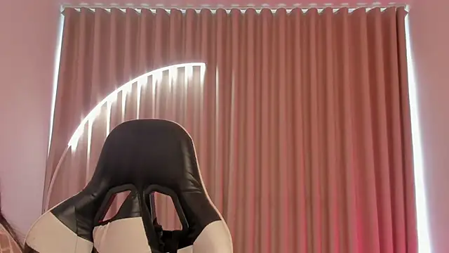 SavannahWildee online show from 10-08-25, 12:17