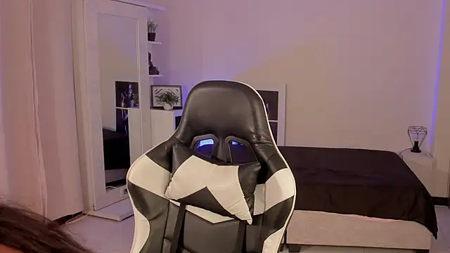 SavannahWildee online show from 12-19-24, 09:27