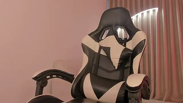 SavannahWildee online show from 10-04-25, 11:23