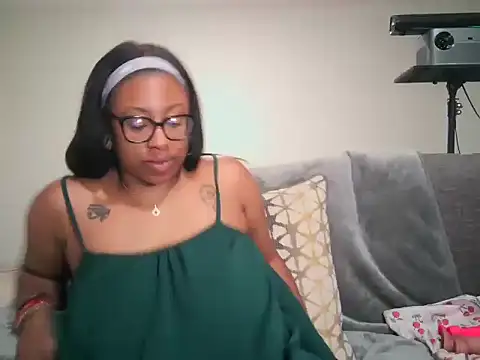 Nyxie Chaos online show from 06-18-26, 04:33