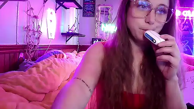 Snapshot of mirannacult chatting on 03-04-25, 08:27 mirannacult online show from 03-04-25, 08:27
