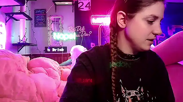 Snapshot of mirannacult chatting on 03-03-25, 09:02 mirannacult online show from 03-03-25, 09:02