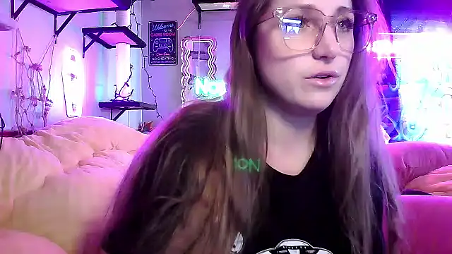Snapshot of mirannacult chatting on 02-25-25, 05:30 mirannacult online show from 02-25-25, 05:30