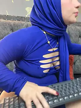Snapshot of Layla_kaderr chatting on 05-29-26, 11:33 Layla kaderr online show from 05-29-26, 11:33