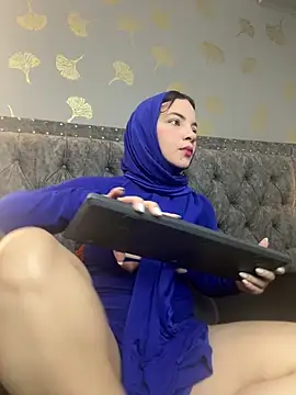 Layla kaderr online show from 04-15-26, 08:53