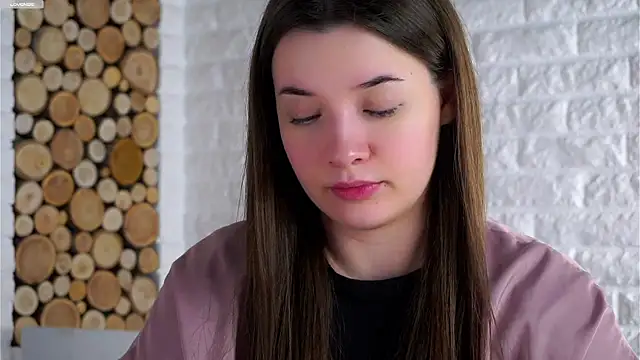 Snapshot of LowOncoming chatting on 01-17-26, 02:04 LowOncoming online show from 01-17-26, 02:04