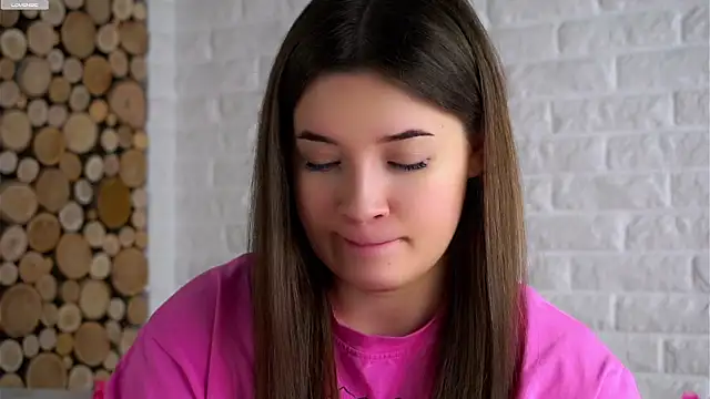 Snapshot of LowOncoming chatting on 02-14-26, 02:12 LowOncoming online show from 02-14-26, 02:12