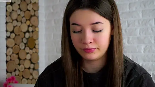 Snapshot of LowOncoming chatting on 02-13-26, 02:11 LowOncoming online show from 02-13-26, 02:11