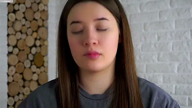 Snapshot of LowOncoming chatting on 02-18-26, 02:09 LowOncoming online show from 02-18-26, 02:09