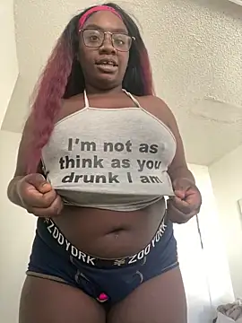 Snapshot of LillShayy chatting on 10-11-25, 02:40 LillShayy online show from 10-11-25, 02:40