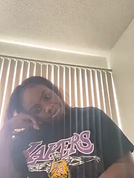 Snapshot of LillShayy chatting on 09-25-25, 02:23 LillShayy online show from 09-25-25, 02:23