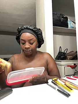 Snapshot of LillShayy chatting on 02-14-25, 11:20 LillShayy online show from 02-14-25, 11:20