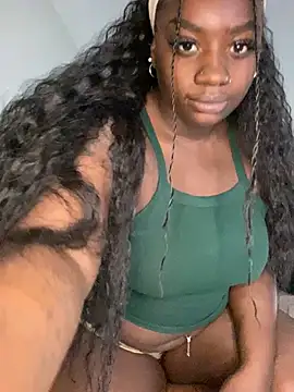 Snapshot of LillShayy chatting on 12-20-24, 06:35 LillShayy online show from 12-20-24, 06:35