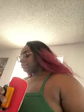 Snapshot of LillShayy chatting on 10-10-25, 05:25 LillShayy online show from 10-10-25, 05:25