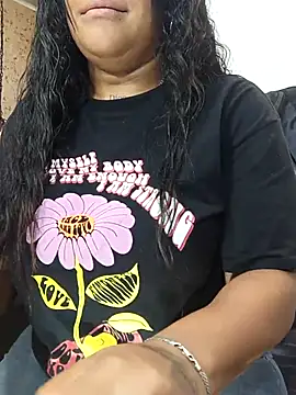 Snapshot of Michelle_Brito1 chatting on 03-16-25, 01:27 Michelle Brito1 online show from 03-16-25, 01:27