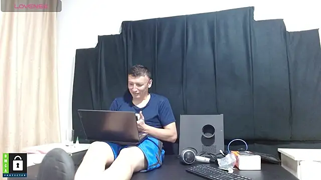 Hot-Couple--18 online show from 01-16-25, 11:48