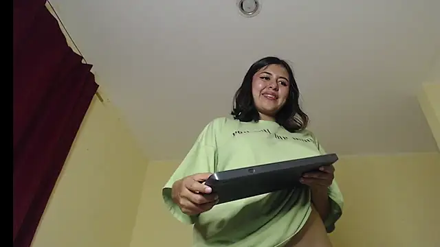 Snapshot of _maiahairy_ chatting on 03-17-25, 02:12 maiahairy online show from 03-17-25, 02:12