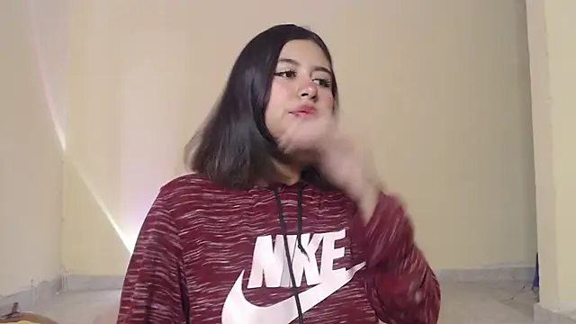 Snapshot of _maiahairy_ chatting on 02-12-25, 01:06 maiahairy online show from 02-12-25, 01:06