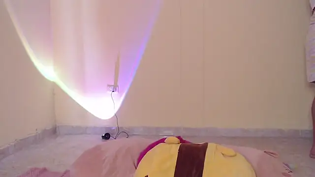 Snapshot of _maiahairy_ chatting on 03-19-25, 04:24 maiahairy online show from 03-19-25, 04:24