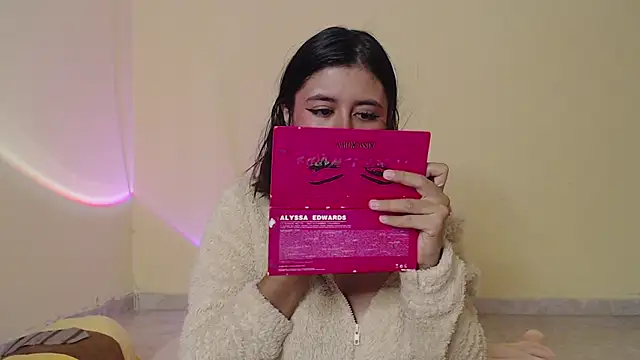 Snapshot of _maiahairy_ chatting on 02-25-25, 01:10 maiahairy online show from 02-25-25, 01:10