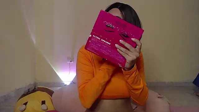 Snapshot of _maiahairy_ chatting on 02-11-25, 12:15 maiahairy online show from 02-11-25, 12:15