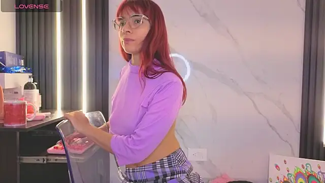 Scarlet Red  online show from 02-25-26, 12:16