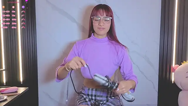 Scarlet Red  online show from 02-13-26, 12:38