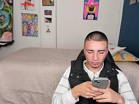 Snapshot of sweet_boys_xx chatting on 02-13-25, 01:05 sweet boys xx online show from 02-13-25, 01:05