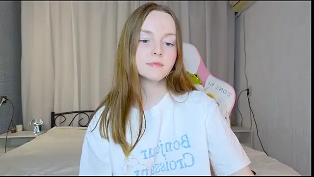 Snapshot of Wild__flowers chatting on 09-17-25, 04:31 Wild flowers online show from 09-17-25, 04:31