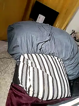 Hugemassivebootie online show from 11-17-25, 01:26