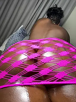 Snapshot of Hugemassivebootie chatting on 05-21-26, 06:49 Hugemassivebootie online show from 05-21-26, 06:49
