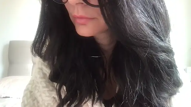 paolajonez online show from 11-20-25, 01:01