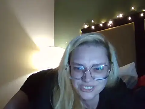 Lalalynn online show from 04-12-26, 10:51