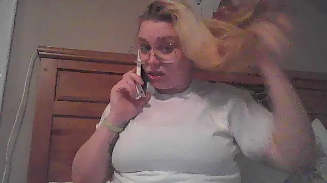 Snapshot of Lalalynn chatting on 06-03-26, 02:45 Lalalynn online show from 06-03-26, 02:45