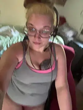 Lalalynn online show from 11-17-25, 10:25