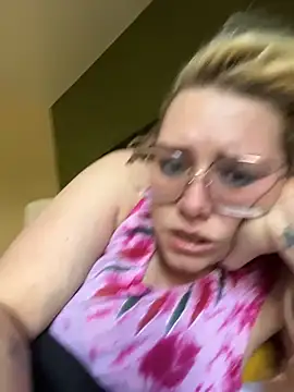 Lalalynn online show from 04-09-26, 05:08