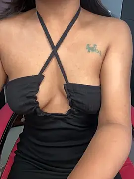 LeisyXO online show from 11-18-25, 06:44