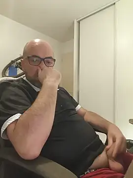 Snapshot of veryverybigdick45 chatting on 06-10-26, 10:22 veryverybigdick45 online show from 06-10-26, 10:22