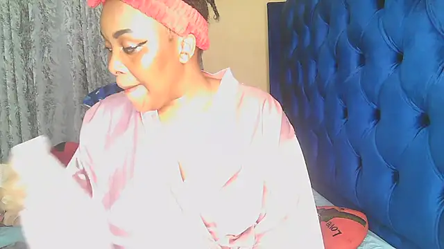 Queenshaz01 online show from 03-21-26, 12:01