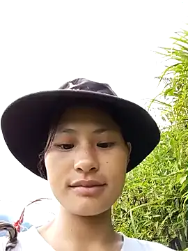 Snapshot of trieungoclnt chatting on 10-08-25, 09:00 trieungoclnt online show from 10-08-25, 09:00