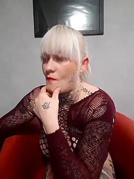 Snapshot of poussichienne chatting on 10-12-25, 02:18 poussichienne online show from 10-12-25, 02:18