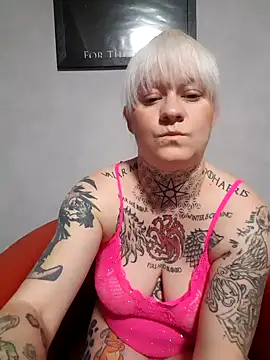 Snapshot of poussichienne chatting on 10-10-25, 04:08 poussichienne online show from 10-10-25, 04:08