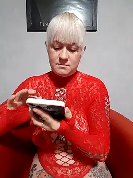 poussichienne online show from 10-28-25, 04:17