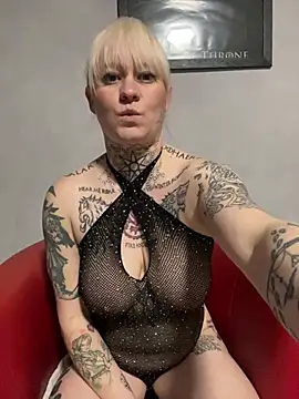 Snapshot of poussichienne chatting on 02-27-25, 04:54 poussichienne online show from 02-27-25, 04:54