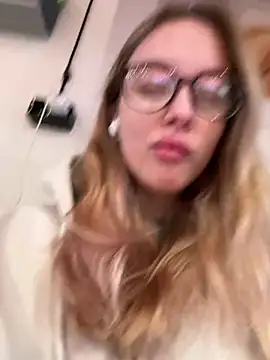 Snapshot of enjoy_my_beauty chatting on 02-11-26, 06:46 enjoy my beauty online show from 02-11-26, 06:46