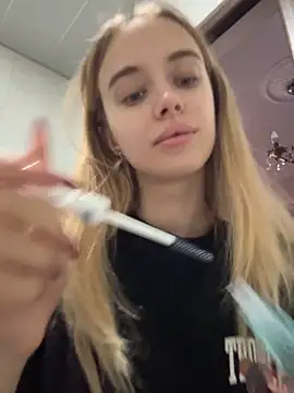 Snapshot of enjoy_my_beauty chatting on 06-06-26, 06:18 enjoy my beauty online show from 06-06-26, 06:18